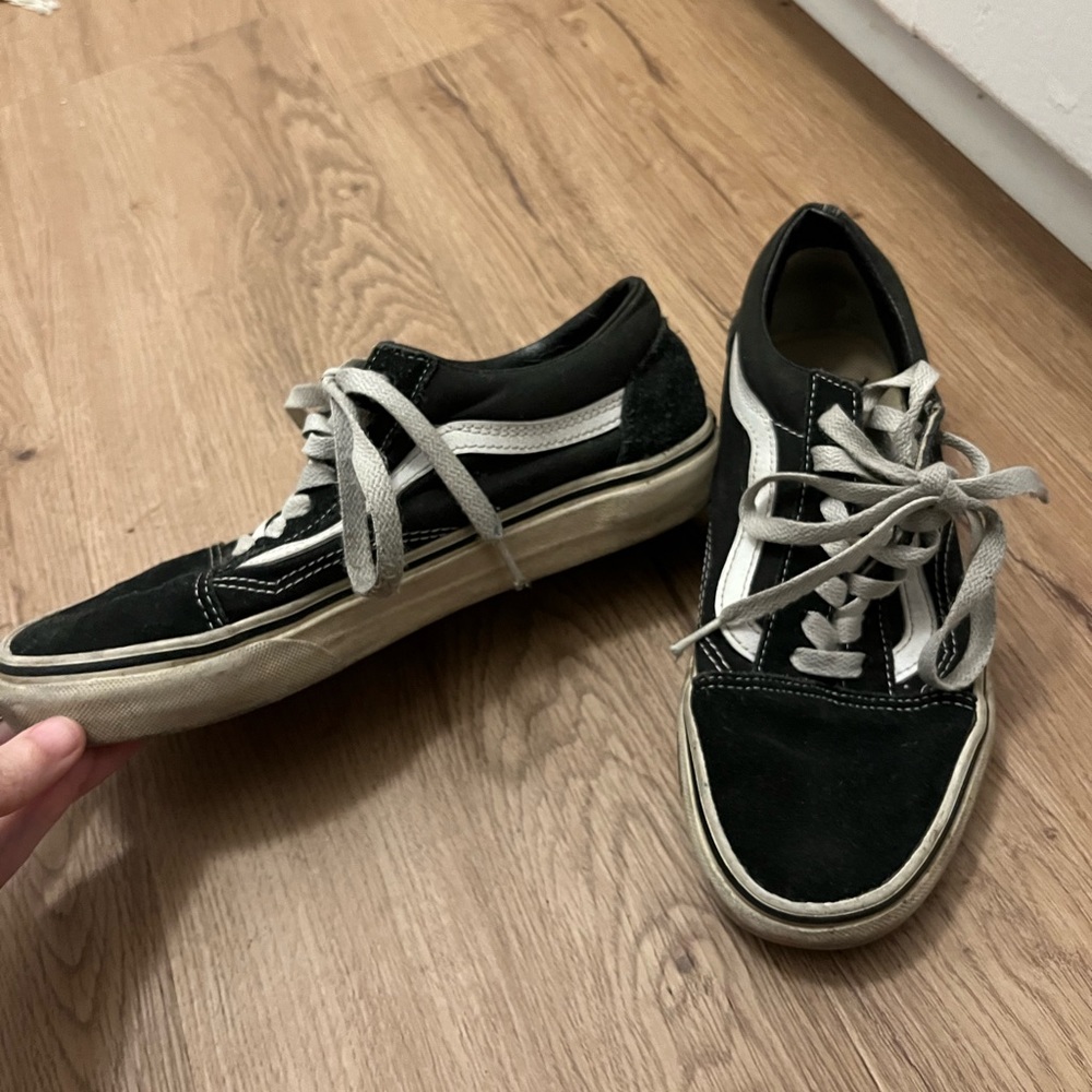 OLD SKOOL VANS | 7 Women’s 5.5 Men’s